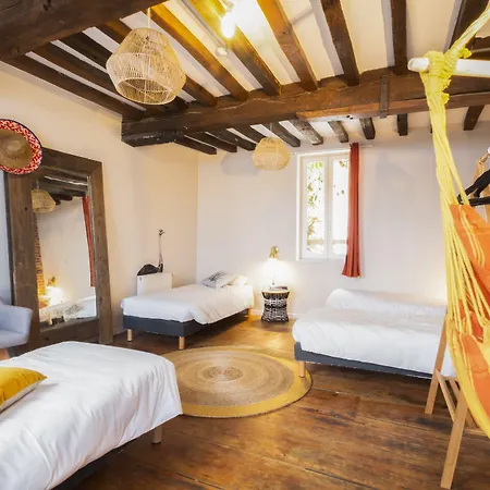 The People - אכסניה ליל