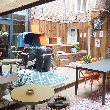 The People - אכסניה *