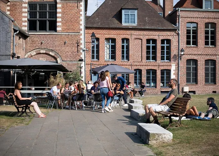 The People - Hostel *