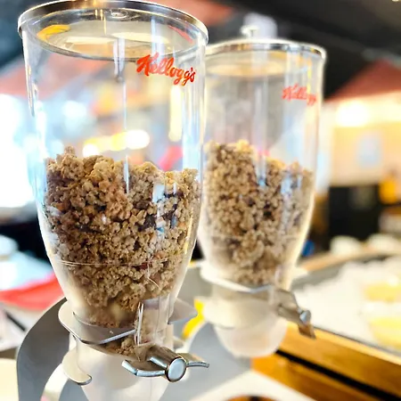 The People - Hostel *