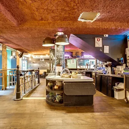The People - Hostel