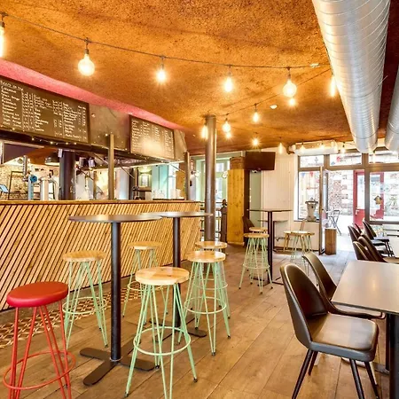 The People - Hostel