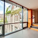 The People - Hostel *