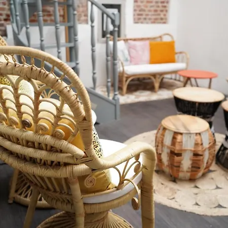 The People - Hostel