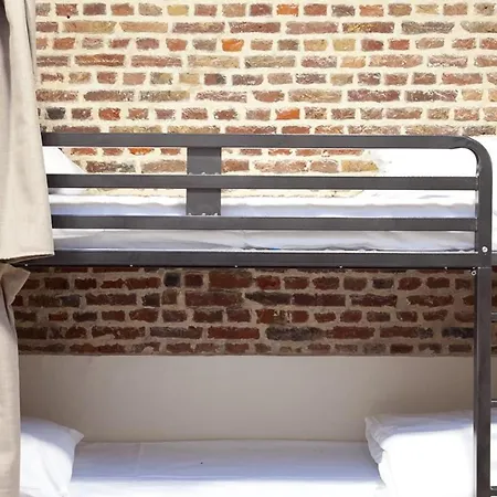 The People - Hostel