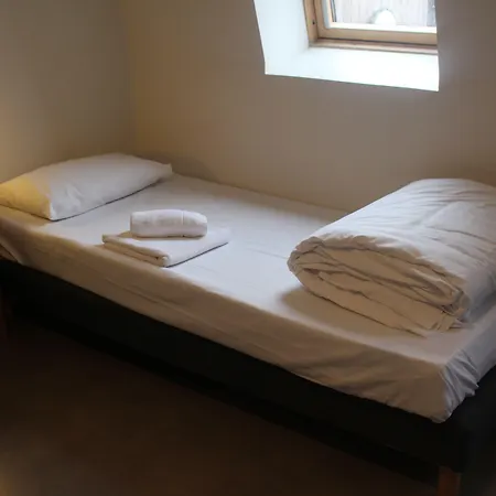 The People - بيت شباب ليل