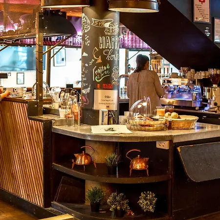 بيت شباب The People -